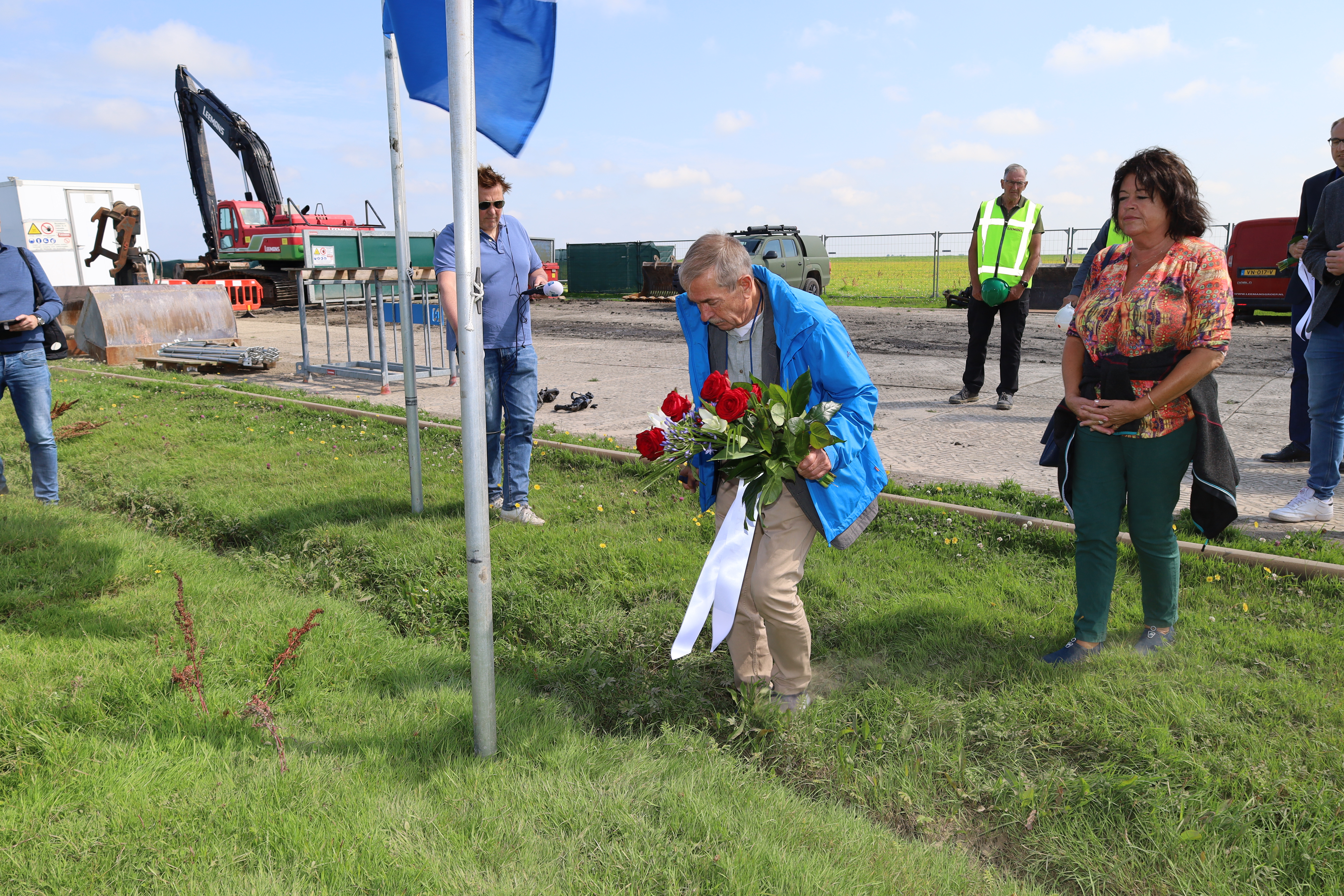 Nabestaanden Duitse piloot bezoek crashlocatie Hallum