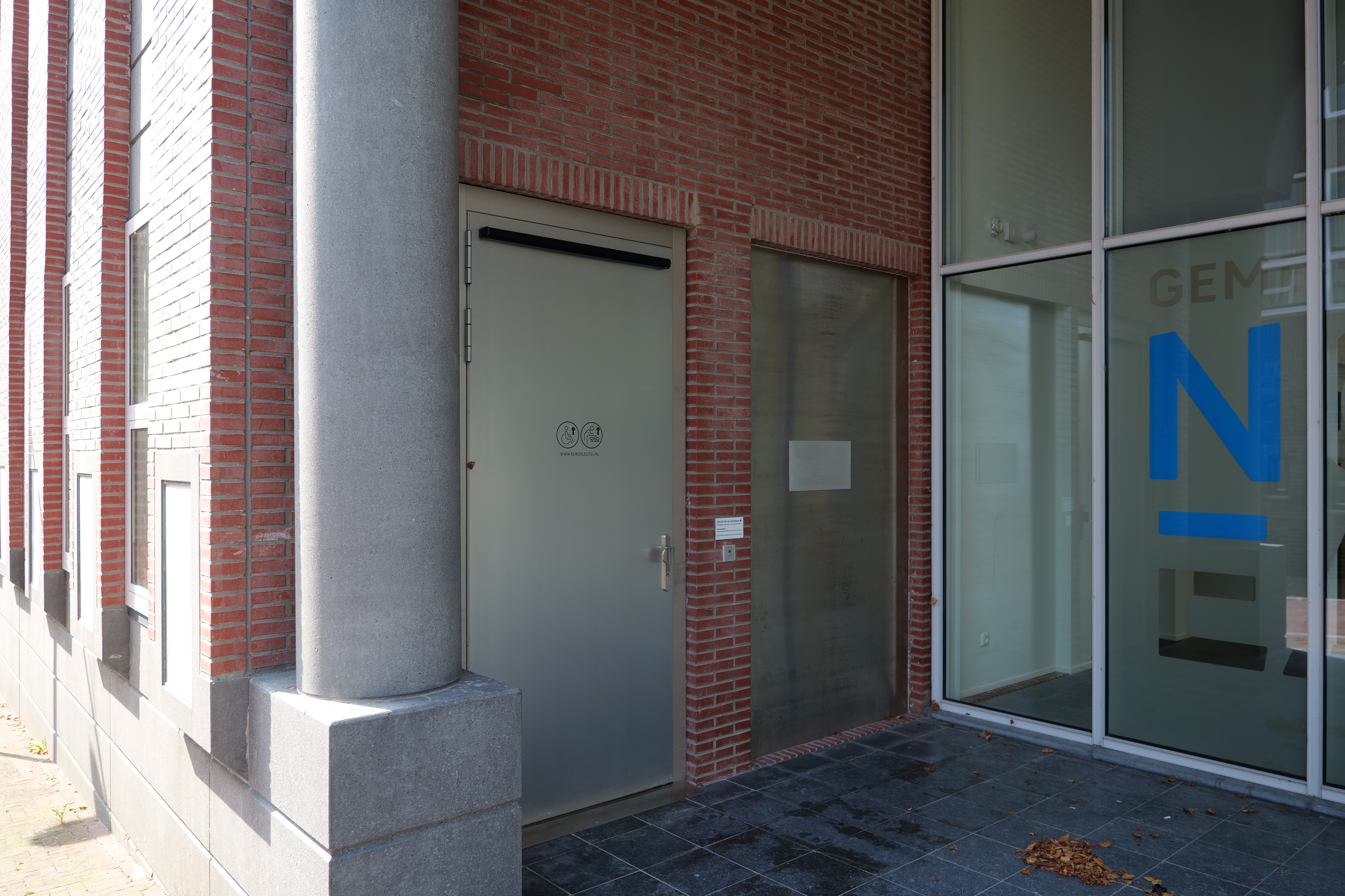Toegankelijk toilet bij het gemeentehuis in Dokkum geopend