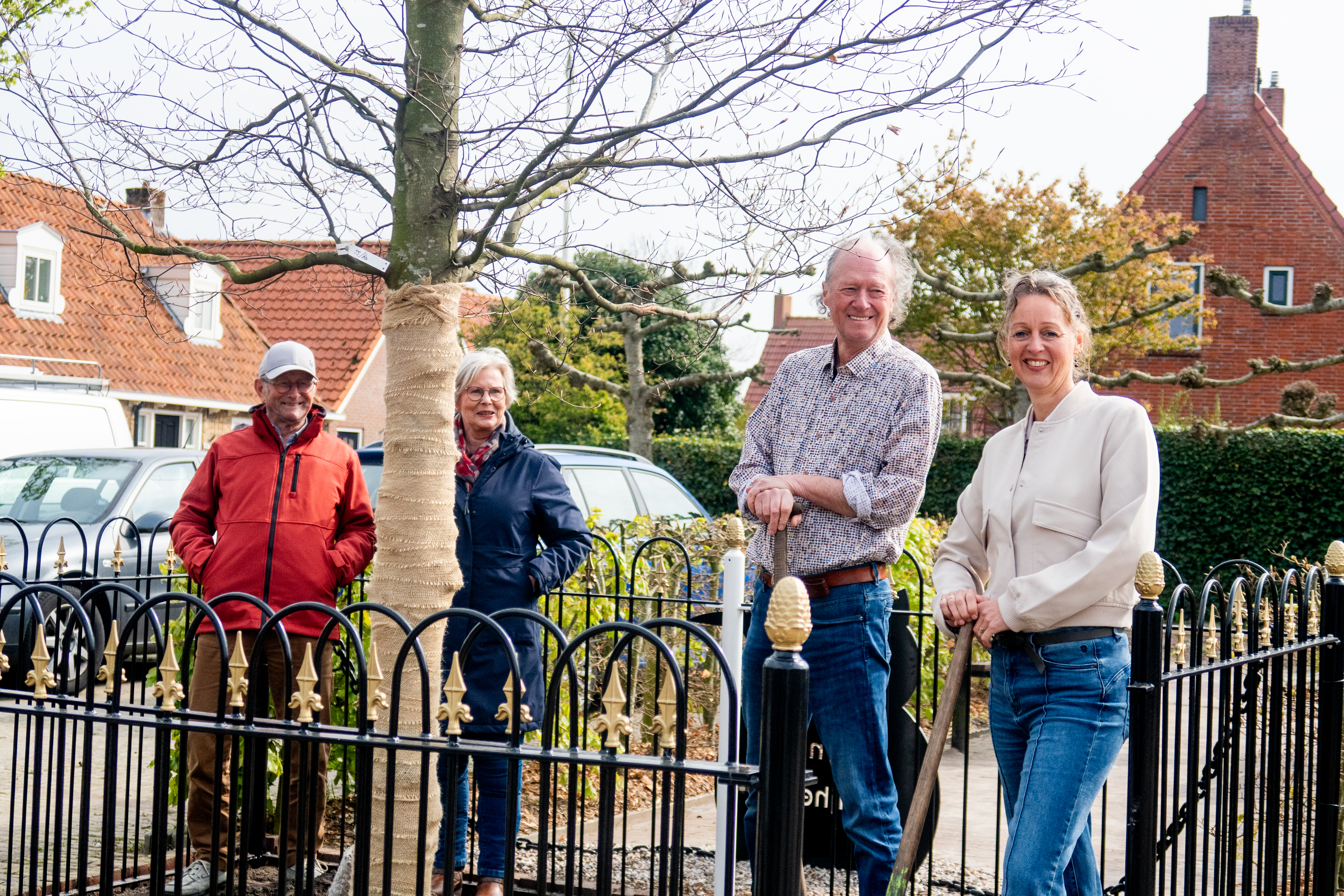 Herdenkingsboom in Marrum opnieuw aangeplant