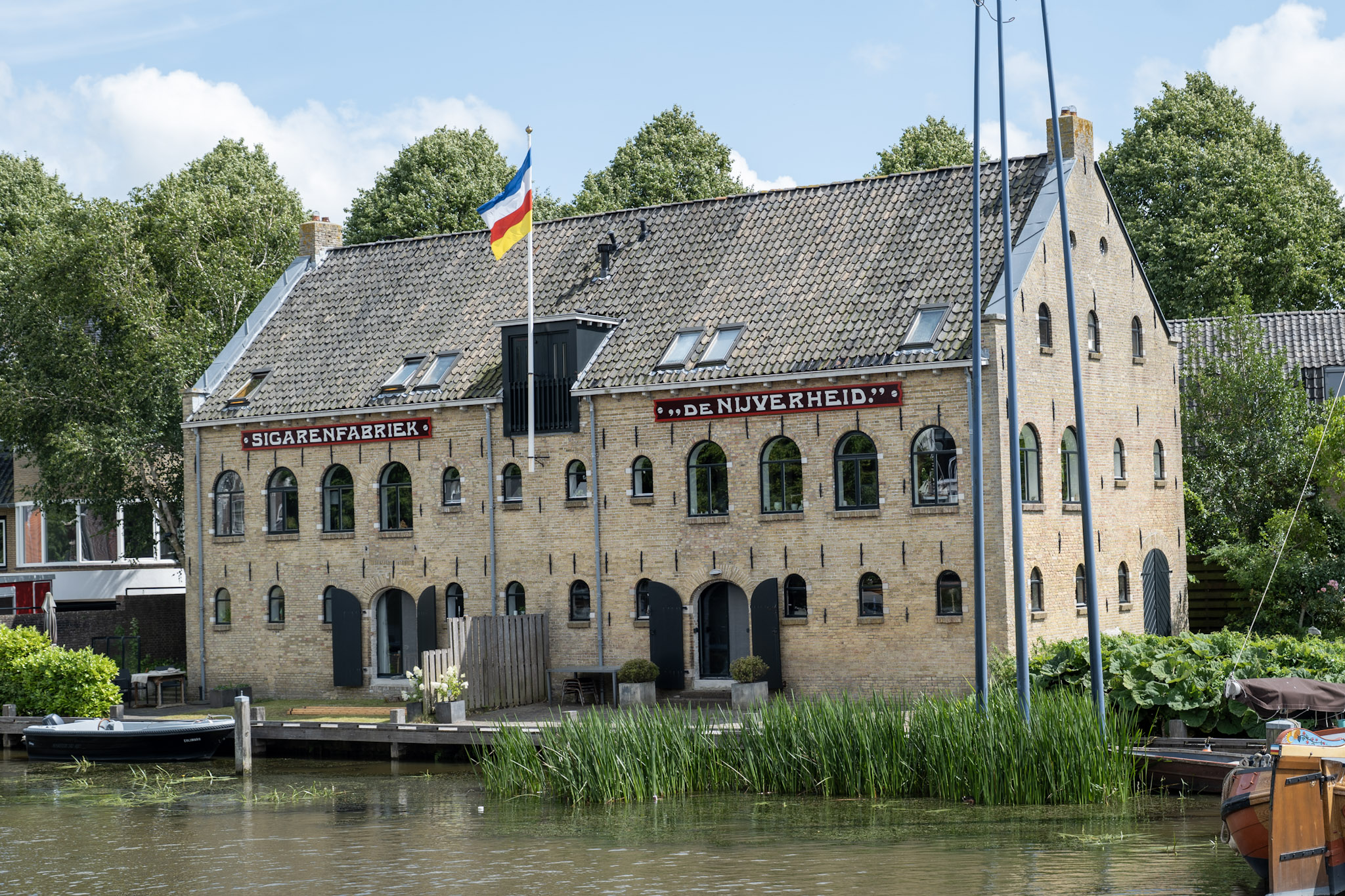 ‘De Nijverheid’ terug in het straatbeeld van Dokkum