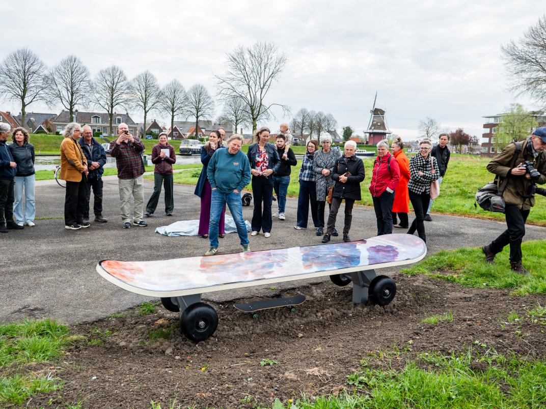 20250416-onthulling-poeziebank-dokkum-12.jpg