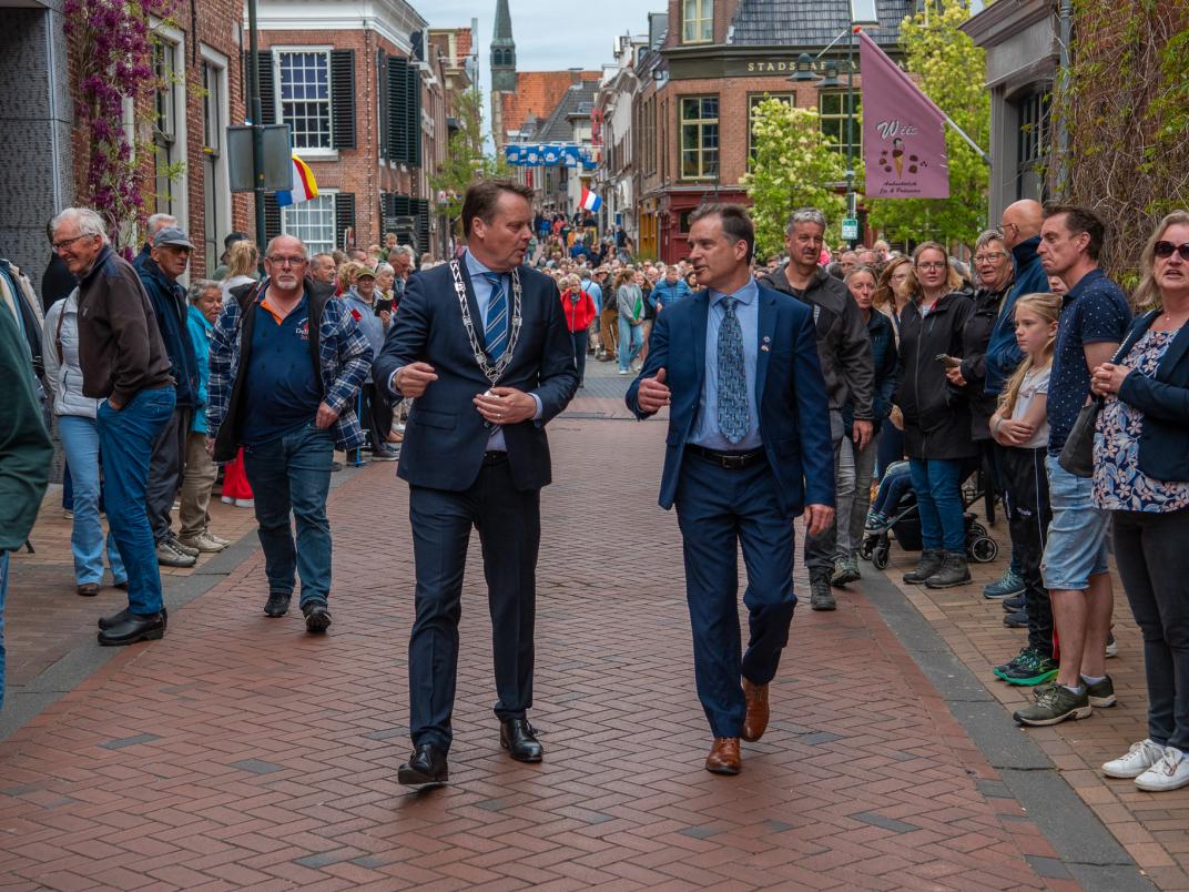 2025-05-03-dokkum-binnenkomst-voertuigen-2.jpg