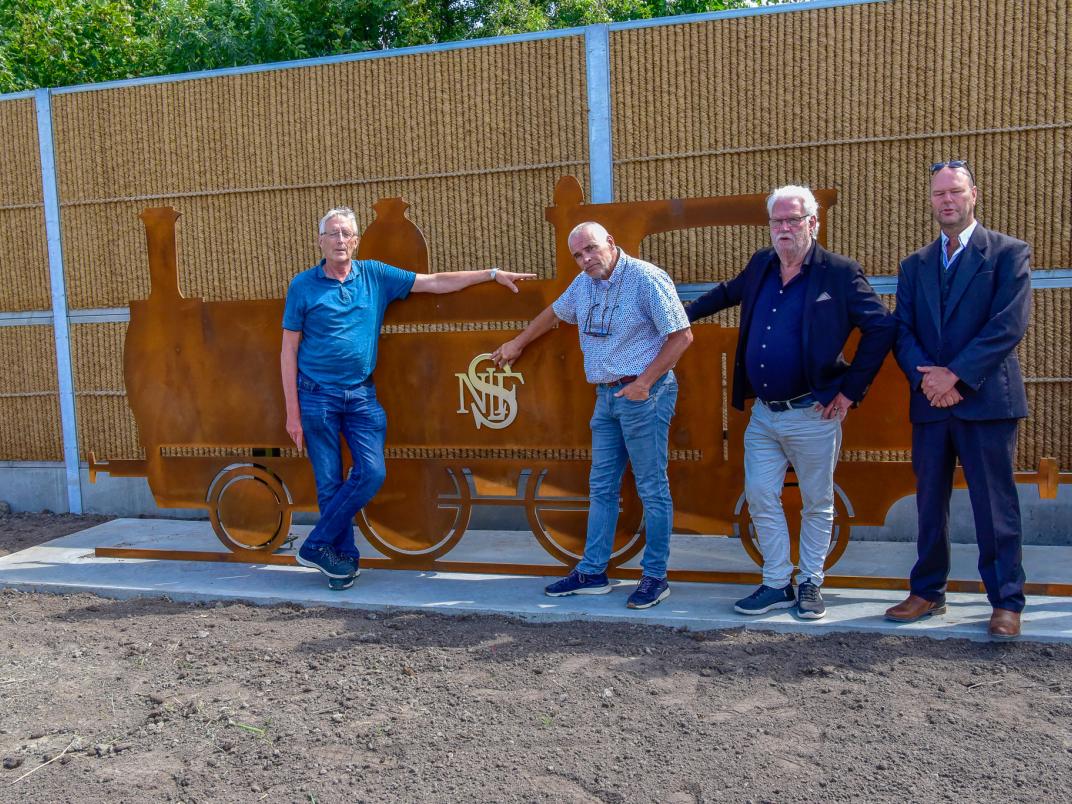 Geluidsscherm Rondweg Noord Dokkum met kunstwerk: een eerbetoon aan het Dockumer Lokaeltsje